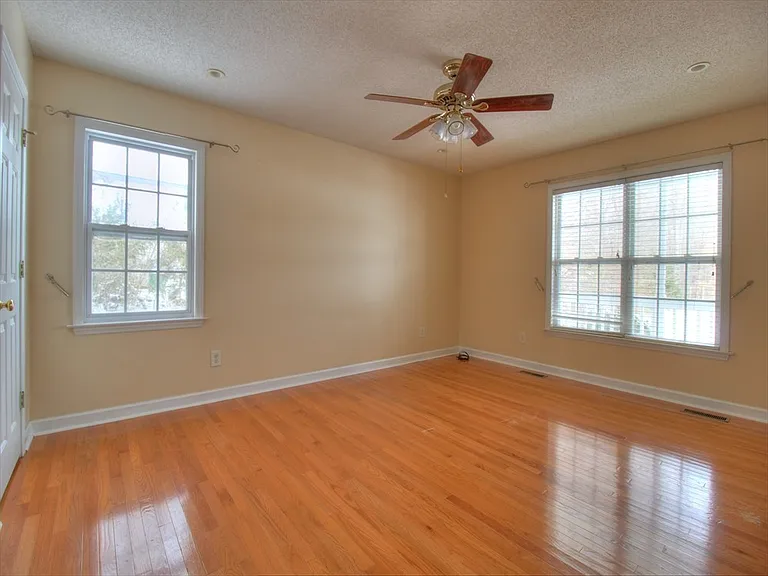 940 Winterside Ln — Photo 5