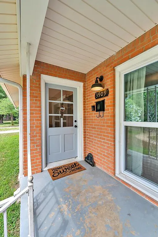 3909 Sanger Ave — Photo 4
