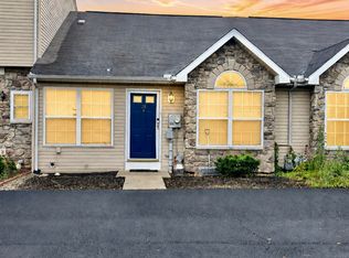 28 Johns Dr, Enola, PA 17025