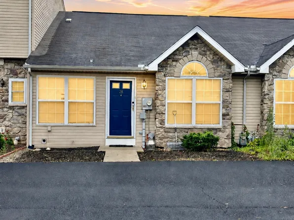 28 Johns Dr, Enola, PA 17025