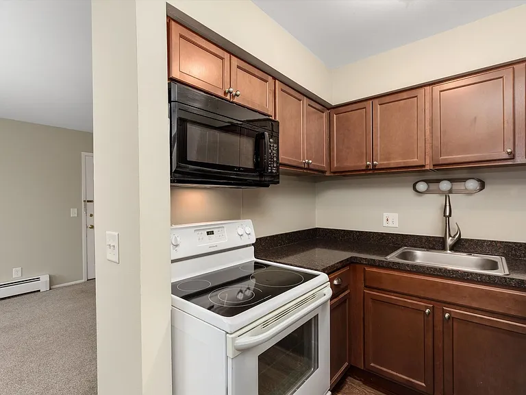 1 bed, 1.0 bath, 670 sqft, $1,225 — Photo 9