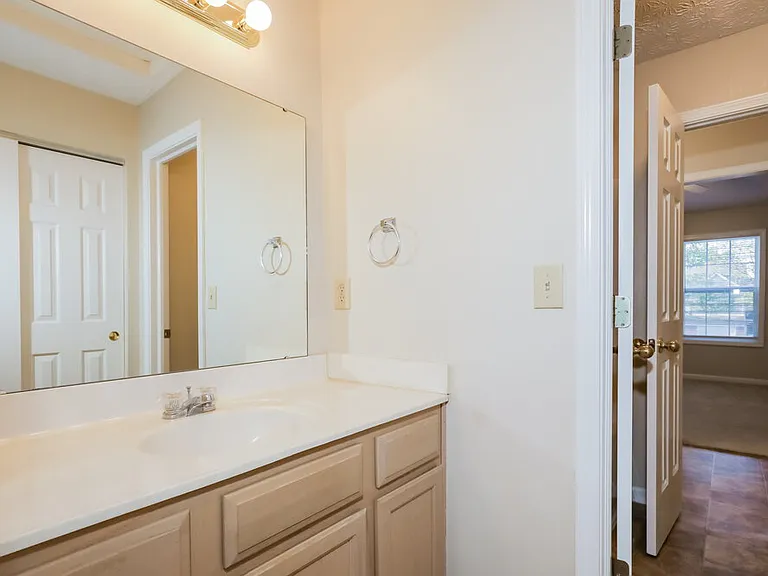 1541 Brookfield Cir — Photo 18