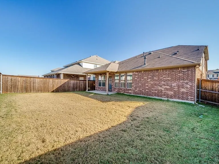 2417 Austin Ln — Photo 22