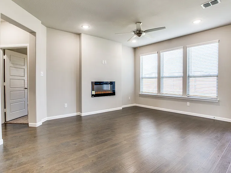 313 Ember Cir — Photo 5