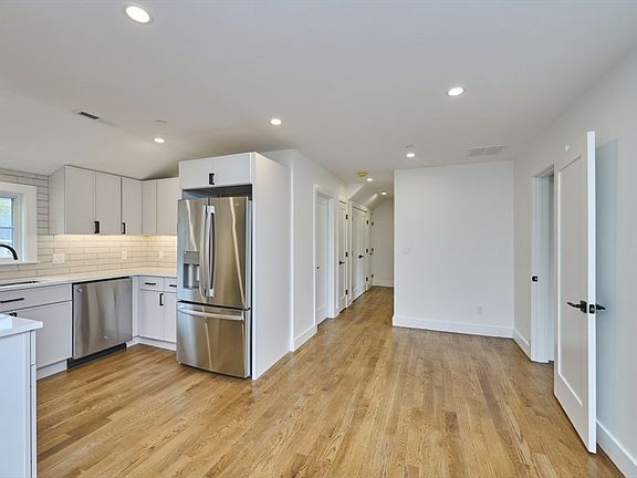 5th image of 59 Wellington St #3