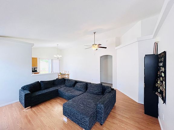 4th image of 727 E Tara Lee Ave