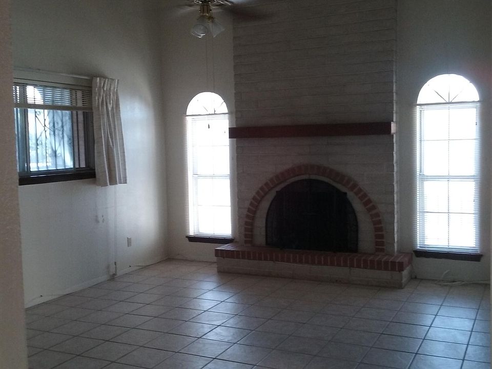 2nd image of 2913 Los Amigos Ct APT A