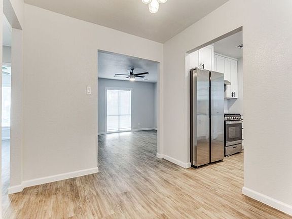 5th image of 101 W Avenue F