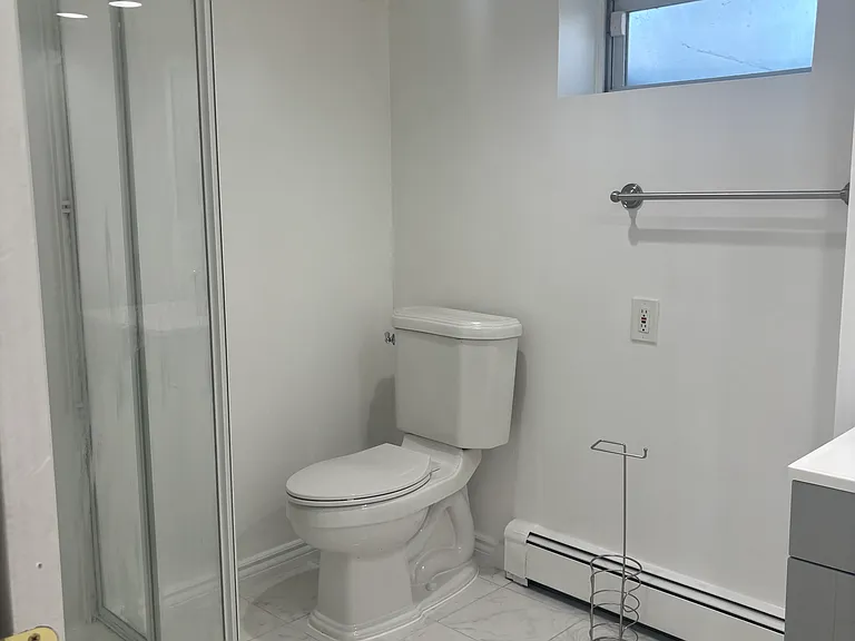 Coronet Cres — Photo 2