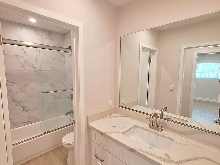 336 S Norton Ave #102 — Photo 7