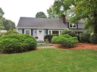 22 Grove St, Ramsey, NJ 07446