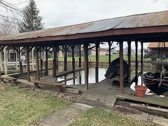 5th image of 4932 Island Dr NE