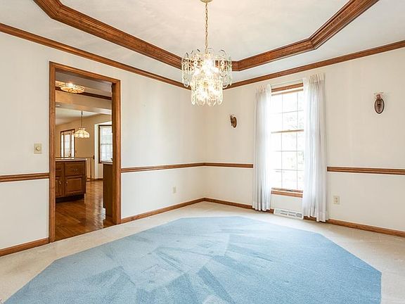 5th image of 382 Foxborough Dr
