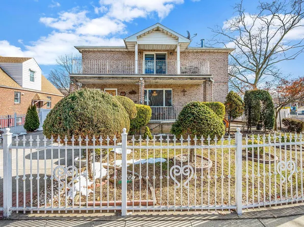 58-47 196th Pl, Fresh Meadows, NY 11365