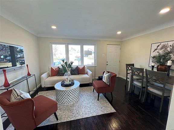 2nd image of 10225 Lynncrest Ct