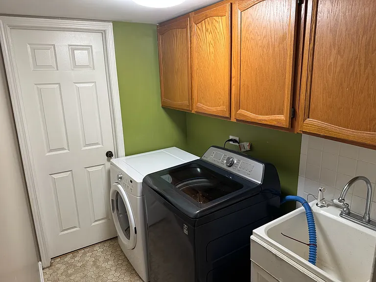 2404 Kenmore Ct — Photo 30