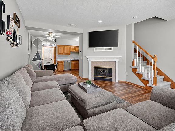 3rd image of 2090 Ridgeview Cir