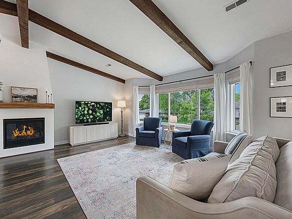 5th image of 2713 Chaparral Dr