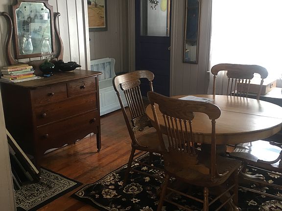 Dining room to entry