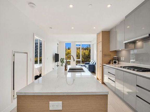 2nd image of 3538 Sawmill Cres #512