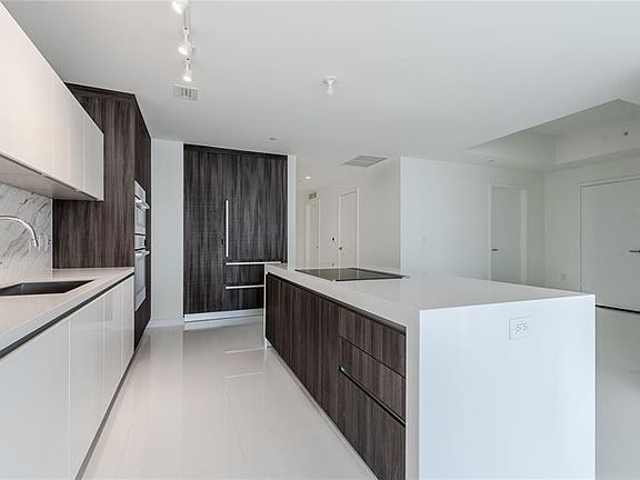 4th image of 851 NE 1st Avenue #1912