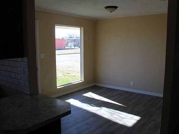 5th image of 111 Forrest Ave