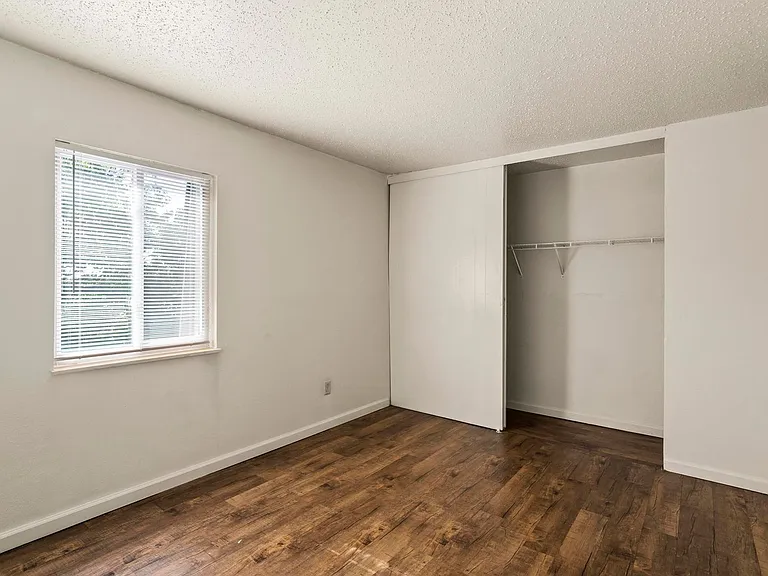 Westport Crossing Apartments — Photo 46