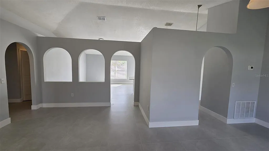 3 bed, 2.0 bath, 1796 sqft, $1,875 — Photo 4
