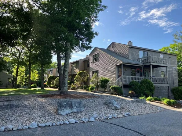 2709 Pinewood Dr, Smithfield, RI 02917