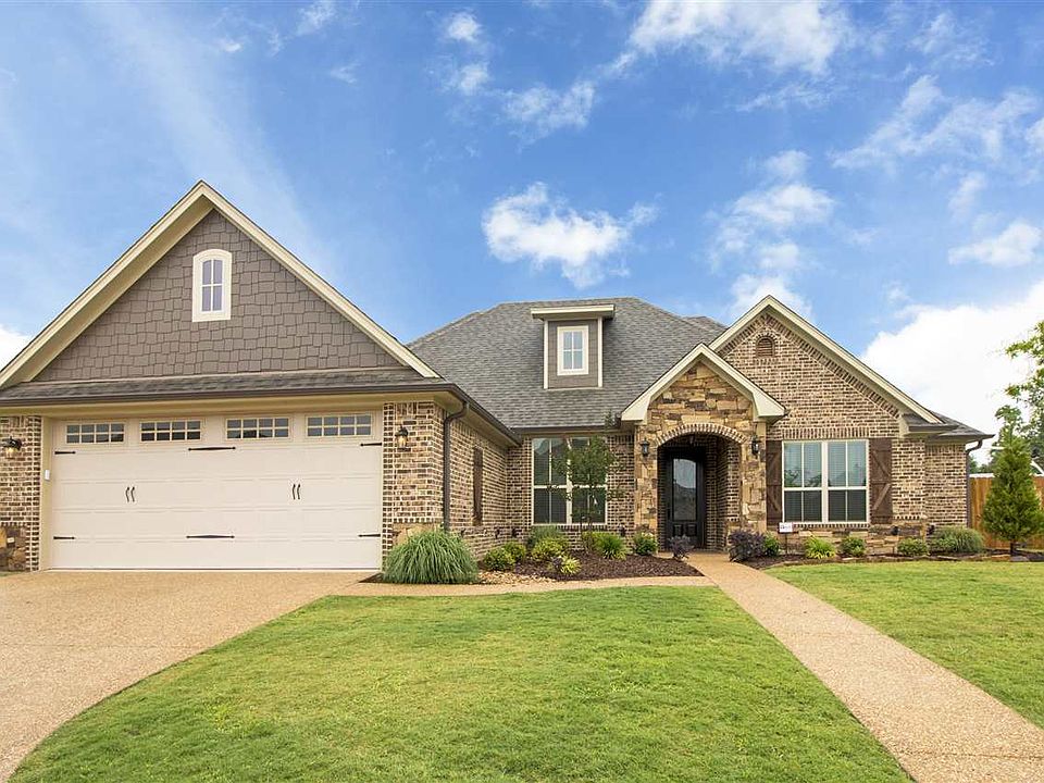 1st image of 104 New Braunfels Ln