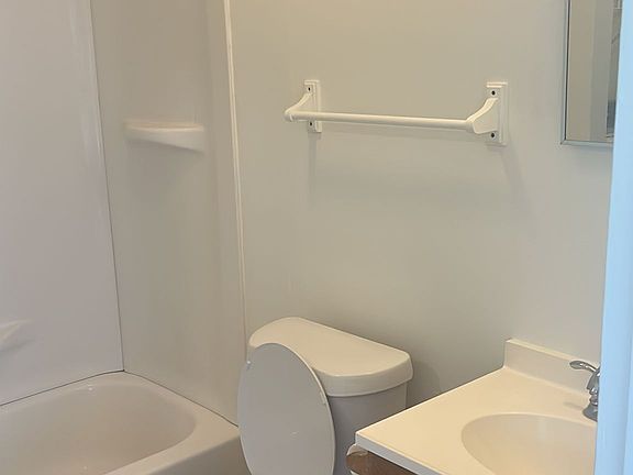 5th image of 271 Garden Ln #2B-1Ba-975Sqft