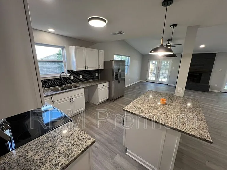 8803 Orleans Dr — Photo 10