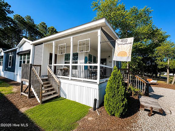 3rd image of 303 Live Oak Drive