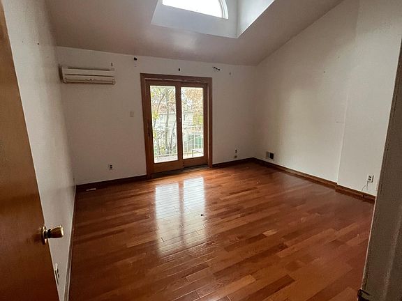 2nd image of 29 Gail Ct #4