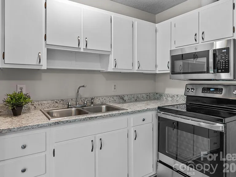 3315 Erskine Dr — Photo 13