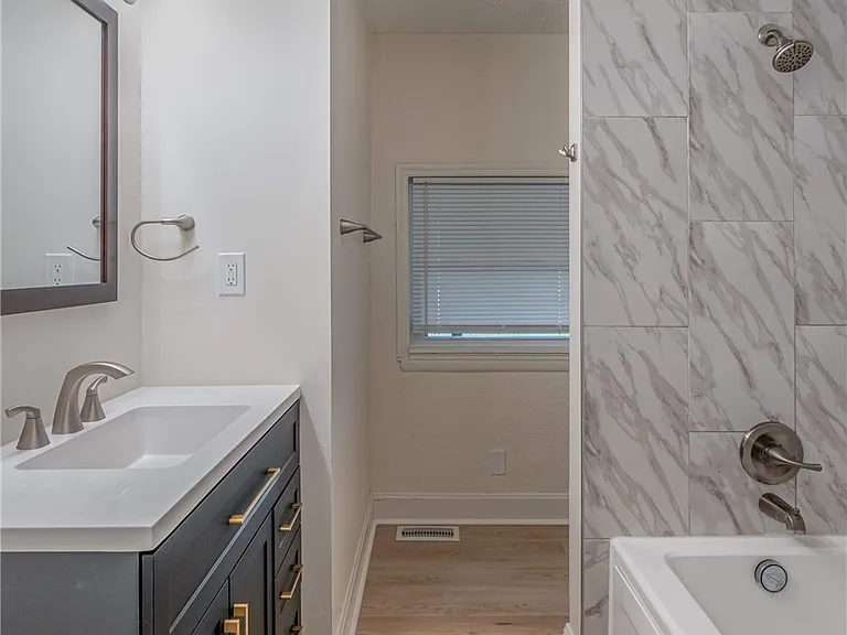 4400-4402 Pinebrook Ct #4402 — Photo 16