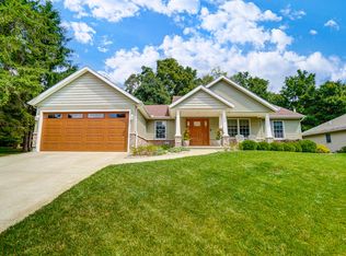 1413 Woodglen Dr, Bellefontaine, OH
