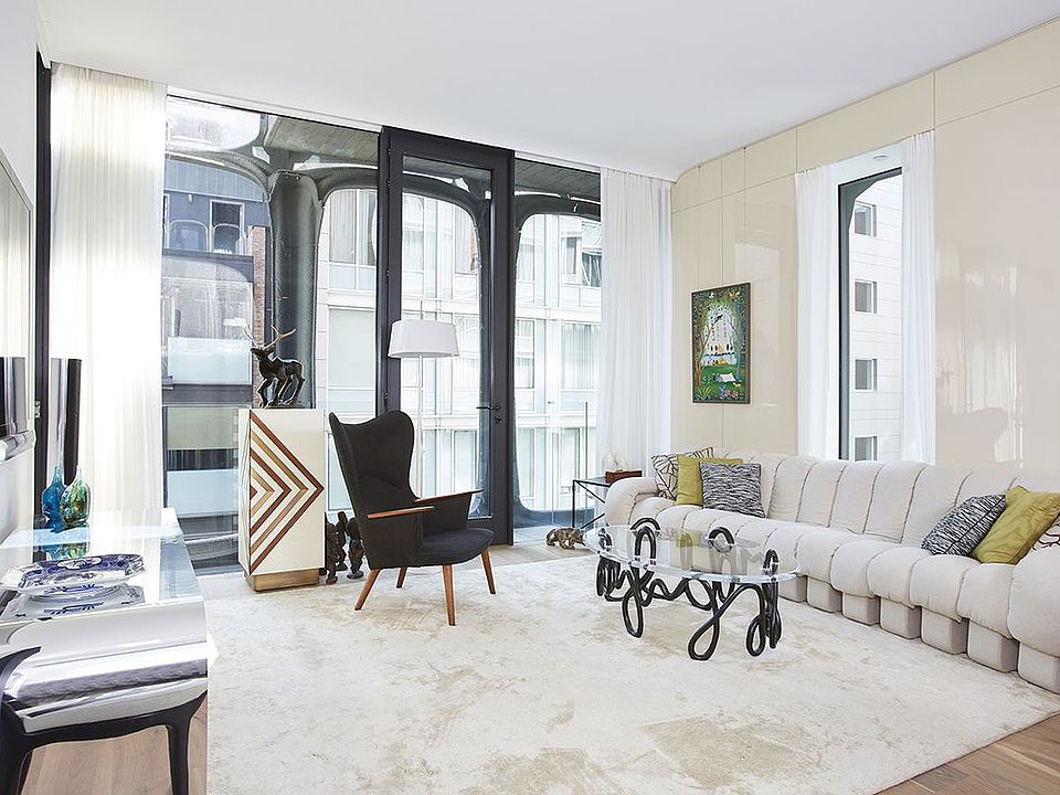 1st image of 325 W Broadway APT 4C