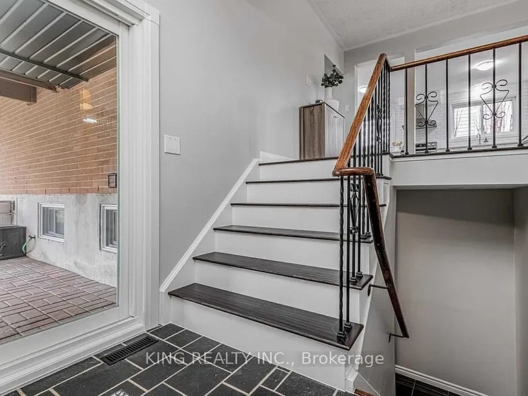 13 Brookland Dr W — Photo 3