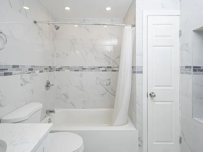 51 14th St #1 — Photo 9