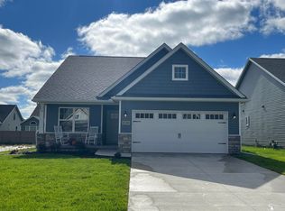 8289 Grande Lake Cir, Temperance, MI 48182