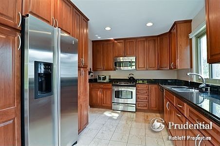 4th image of 1949 Sunnyside Cir