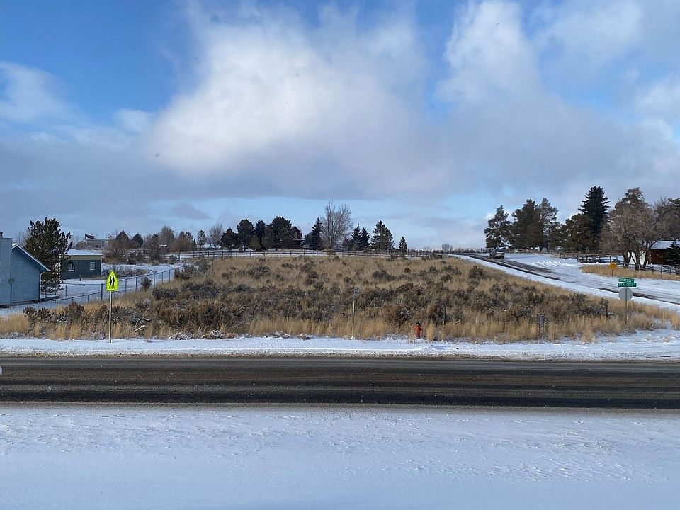 2nd image of 140 Country Club Pkwy