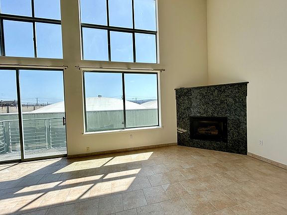 4th image of 2131 26th St Unit 102
