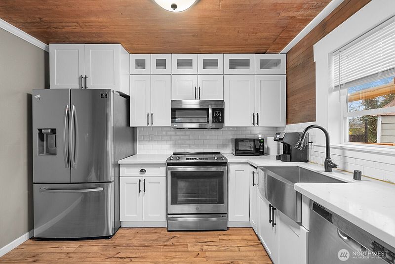 3rd image of 1025 S 84th Street