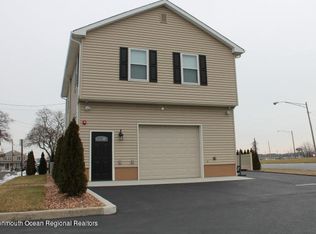 1 Monroe St, Keyport, NJ 07735