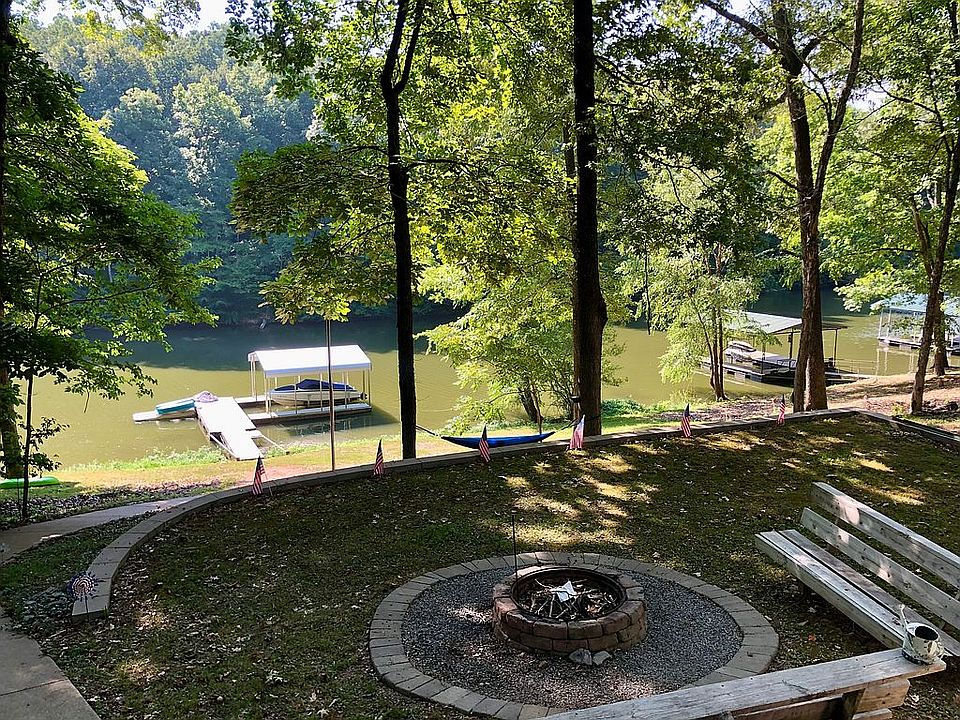 Lakeside Retreat 