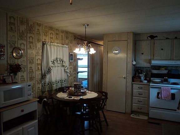 3rd image of 269 Taho Cir