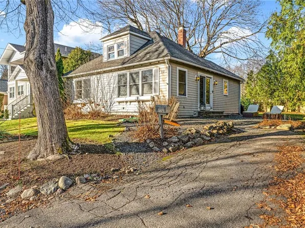 39 Chachapacassett Rd, Barrington, RI 02806