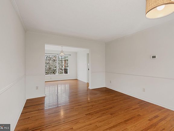 4th image of 1117 Andreas Dr